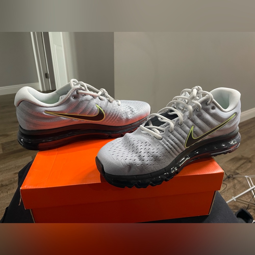 Men’s Nike air max size 11
